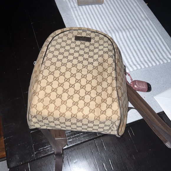 Like new, barely used Gucci small size bag pack. - Picture 3 of 7